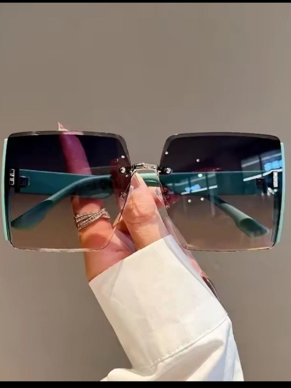 Elegant Oversized Square Sunglasses in Teal Gradient